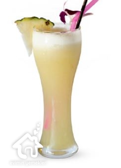Canlandırıcı ananas hindistan cevizi