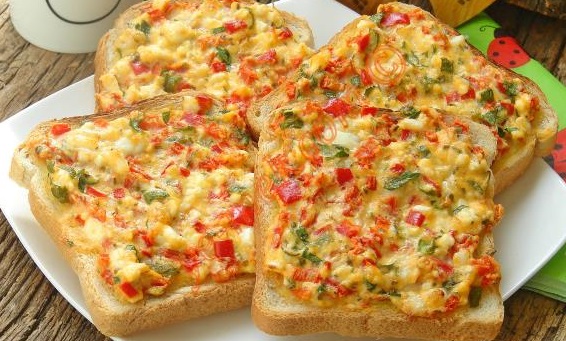 Yumurtalı Peynirli Ekmek