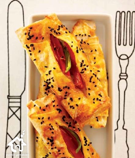 Sosisli Karnıyarık Börek