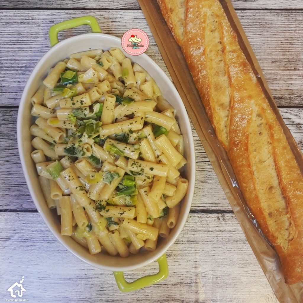 Fırında Pırasalı Makarna Tarifi