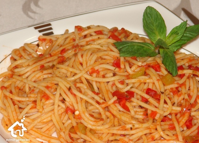 Napolitan Soslu Spaghetti Tarifi