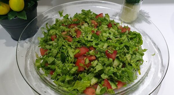 Sumak soslu salata tarifi