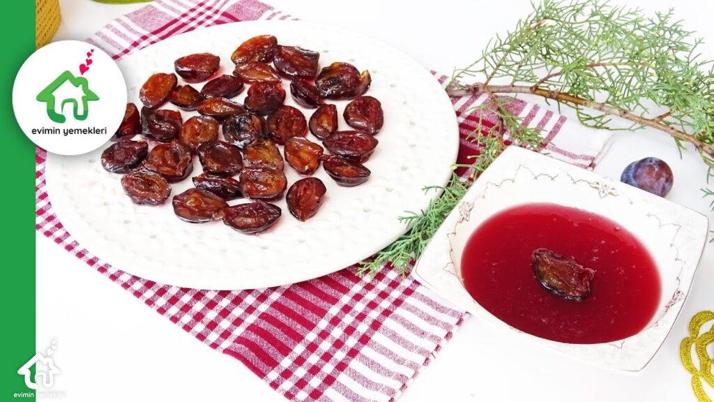 Fırında mürdüm eriği reçeli