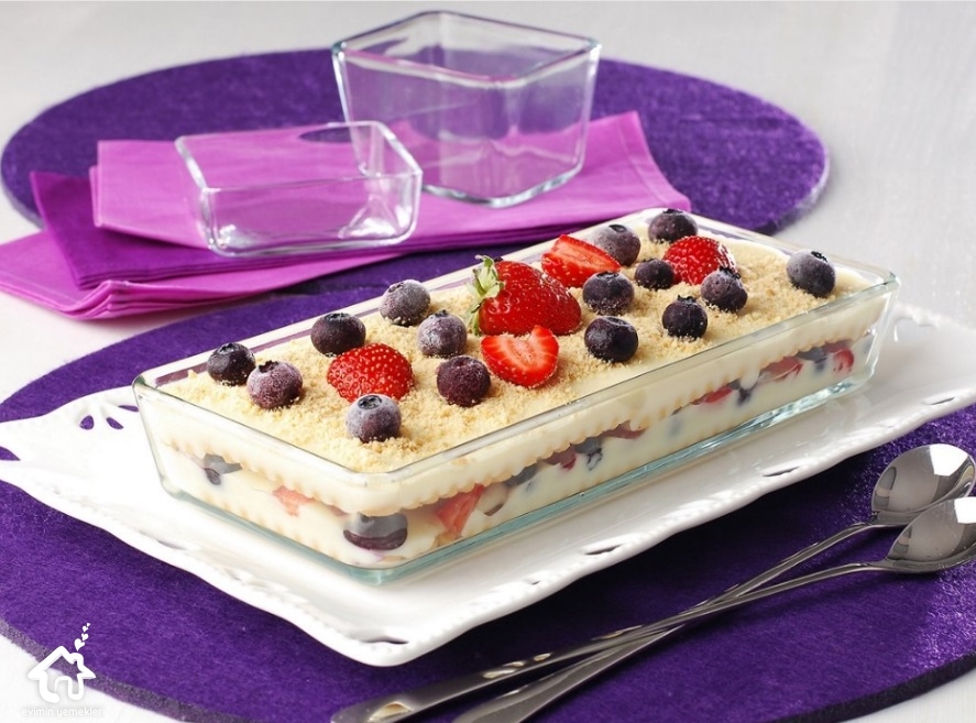 yaban mersinli bisküvili puding tarifi